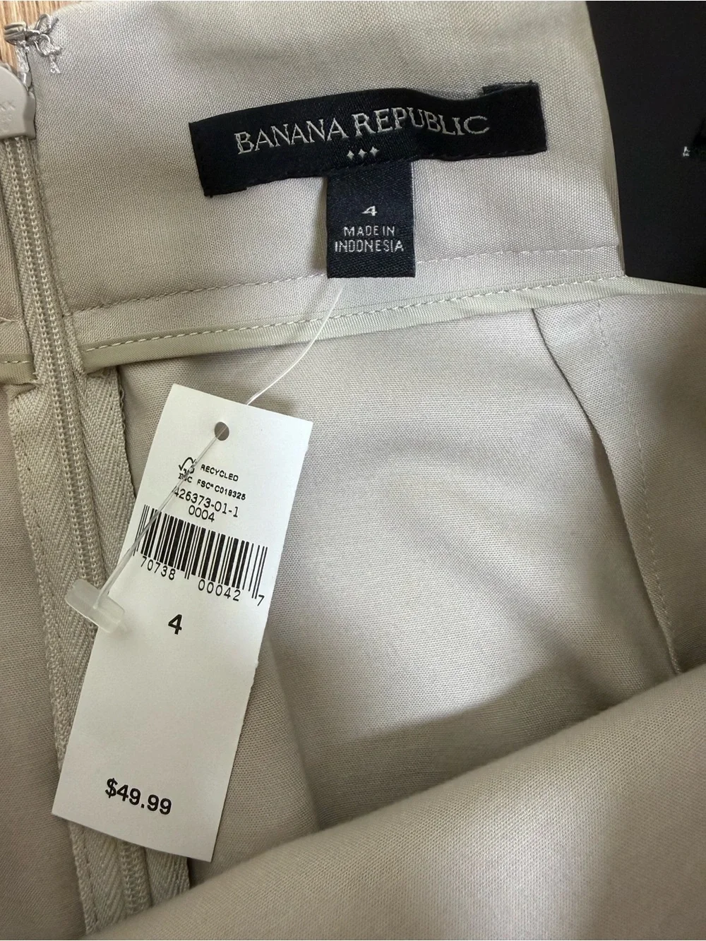 NWT Banana Republic Skinny Pencil Skirt Size 4 Beige Stretch Career Office